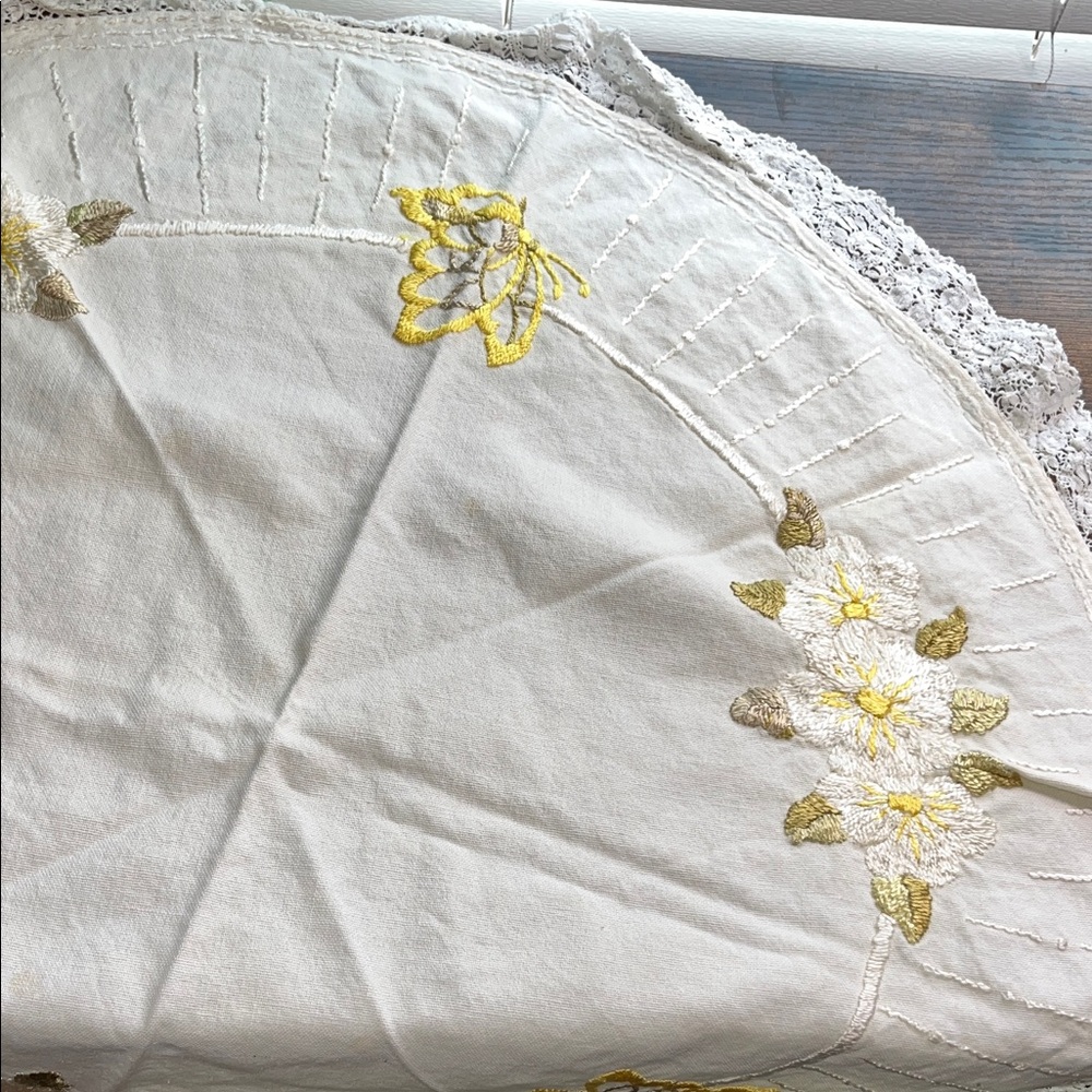 Vintage 70s butterflies and flowers hand embroidered round tablecloth crocheted
